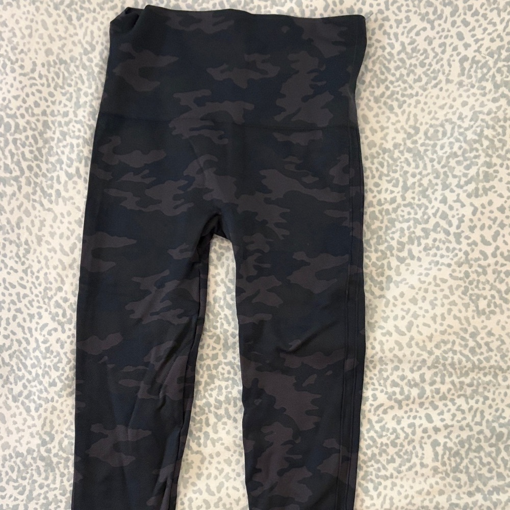 SPANX Black and Gray Camouflage Leggings